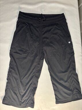Lululemon Black Cropped Athletic Pants (Size 6)
